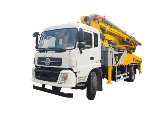 現(xiàn)在在農(nóng)村市場(chǎng)建房、水利、道路施工的比較多，混凝土的需求量越來(lái)越大，所以38米攪拌泵車(chē)市場(chǎng)需求越來(lái)越大。大部分在城里務(wù)工的工友看到了這個(gè)市場(chǎng)的商機(jī)，都選擇購(gòu)買(mǎi)38米攪拌泵車(chē)回家創(chuàng)業(yè)致富。但是小博在此還是給大家提醒下：市場(chǎng)前景雖好，購(gòu)買(mǎi)依然需謹(jǐn)慎！  攪拌泵車(chē)  購(gòu)機(jī)前的注意事項(xiàng)，需考慮做前期市場(chǎng)調(diào)查的問(wèn)題：  1、你是否對(duì)設(shè)備有足夠的了解，具體施工情況了解嗎?  2、你所在的地方區(qū)域，目前房建、水利市場(chǎng)如何，是否有攪拌泵車(chē)的需求？  3、你老家的目前商品混凝土的價(jià)格？市場(chǎng)需求是否現(xiàn)場(chǎng)攪拌混凝土？  4、市場(chǎng)的前景預(yù)期，至少要考慮三到五年？  5、你是否能夠吃苦？雖然38米攪拌泵車(chē)提高了效率、節(jié)省勞動(dòng)力，但搞混凝土澆筑這一行，畢竟還是比較辛苦。要做好心理準(zhǔn)備。  6、設(shè)備操作人員的統(tǒng)籌，需要操作人員4-5名，都需要能吃苦喲！哪里的錢(qián)都不好賺。  7、充足的資金準(zhǔn)備，購(gòu)買(mǎi)設(shè)備一般在60-120萬(wàn)之間，雖然廠家會(huì)給你提供了融資平臺(tái)，但是首付款您還是要準(zhǔn)備的。  以上市場(chǎng)調(diào)查了解清楚以后再購(gòu)買(mǎi)攪拌泵車(chē)是不是更安心呢，詳細(xì)各位把設(shè)備買(mǎi)回家，要不了多少就可以回本了~